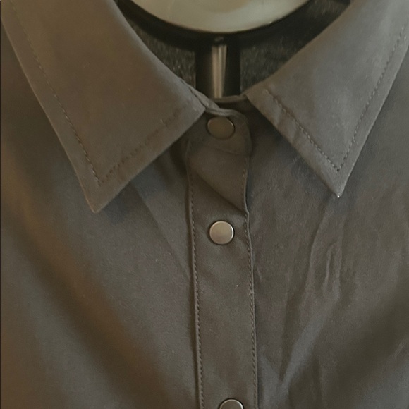 Elegant Black Women's Blouse - Picture 3 of 5